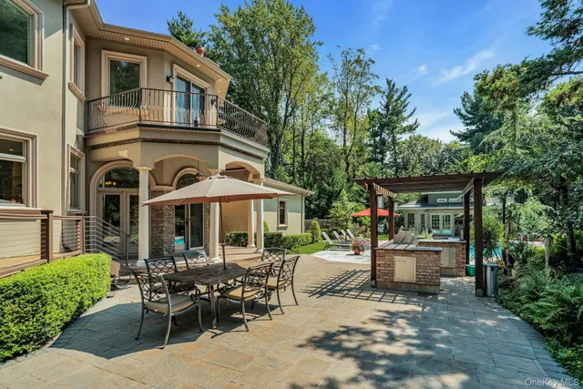 $2,999,000 | 12 Redwood Drive, Dix Hills, NY 11746