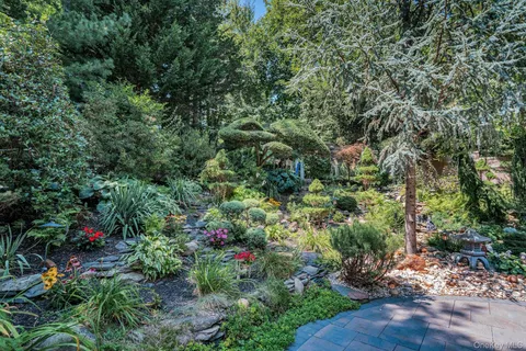 $2,899,000 | 12 Redwood Drive, Dix Hills, NY 11746