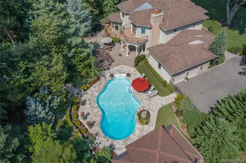 $2,899,000 | 12 Redwood Drive, Dix Hills, NY 11746