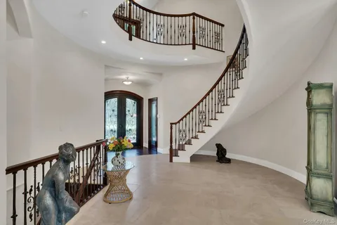 $2,899,000 | 12 Redwood Drive, Dix Hills, NY 11746