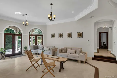 $2,899,000 | 12 Redwood Drive, Dix Hills, NY 11746