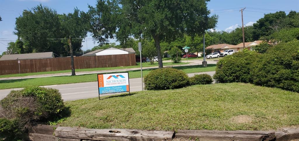 a sign board with yard in the back