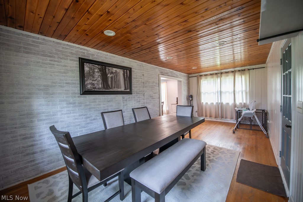 827 East 5th Street Dover, OH 44622 - Photo 20 of 38 View of dining room area off kitchen