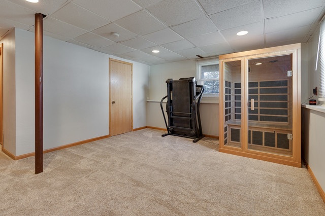 5001 Tile Line Road Crystal Lake, IL 60012 - Photo 23 of 30 a view of a livingroom with furniture