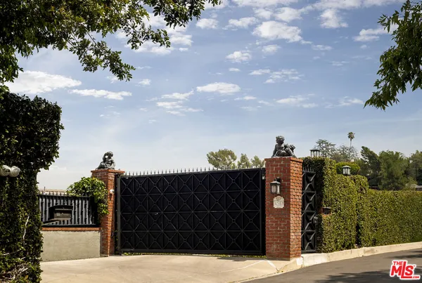 $5,750,000 | 12917 Galewood Street, Studio City, CA 91604