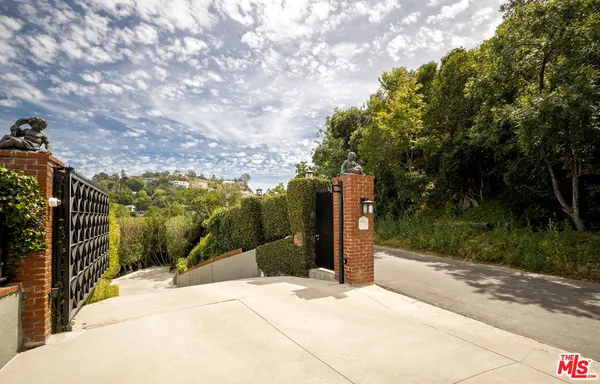 $5,750,000 | 12917 Galewood Street, Studio City, CA 91604