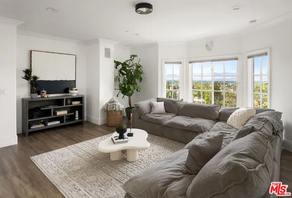 $5,750,000 | 12917 Galewood Street, Studio City, CA 91604