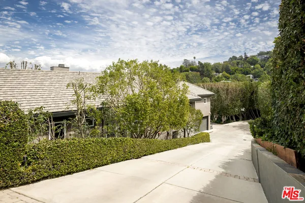 $5,750,000 | 12917 Galewood Street, Studio City, CA 91604