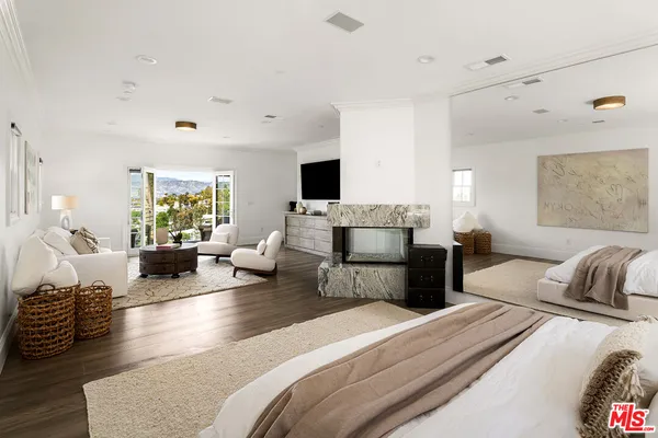 $5,750,000 | 12917 Galewood Street, Studio City, CA 91604