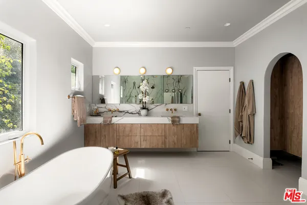 $5,750,000 | 12917 Galewood Street, Studio City, CA 91604