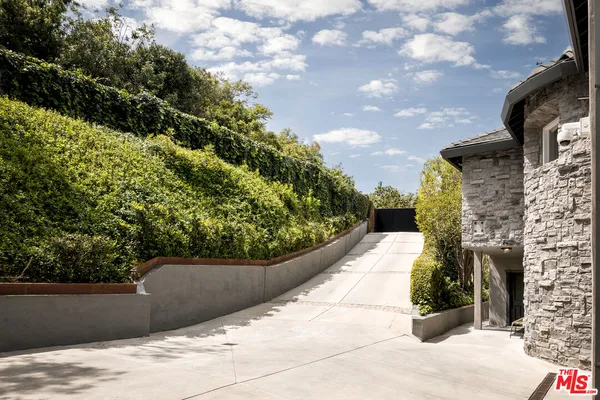 $5,750,000 | 12917 Galewood Street, Studio City, CA 91604