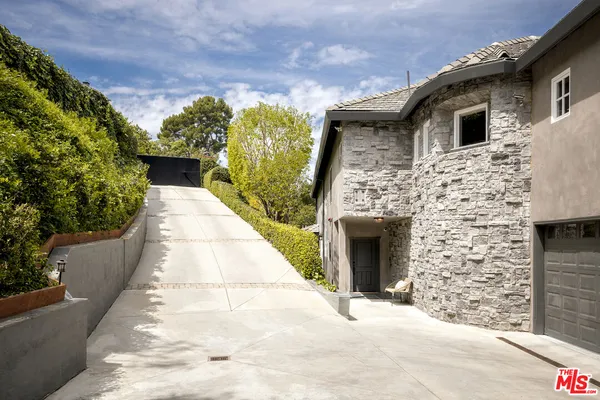 $5,750,000 | 12917 Galewood Street, Studio City, CA 91604