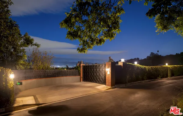 $5,750,000 | 12917 Galewood Street, Studio City, CA 91604