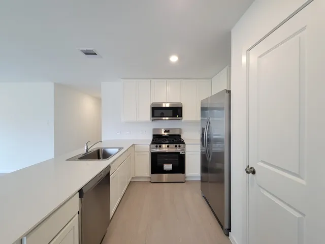 $2,000 | 15675 Plum Brk Drive, Conroe, TX 77303