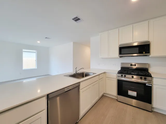 $2,000 | 15675 Plum Brk Drive, Conroe, TX 77303