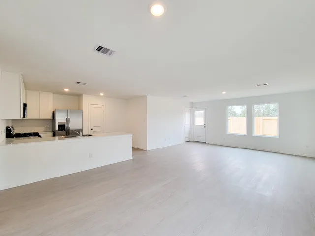 $2,000 | 15675 Plum Brk Drive, Conroe, TX 77303