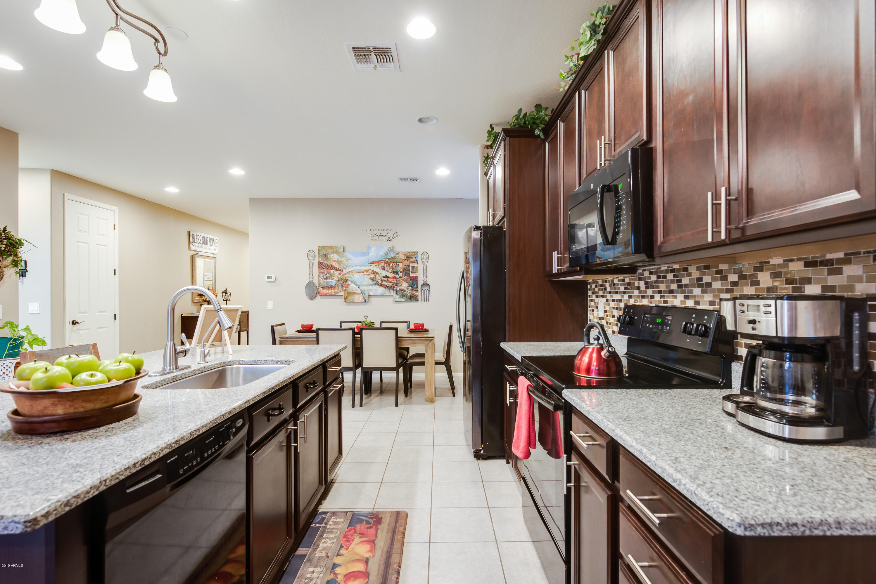 19427 North Stonegate Road Maricopa, AZ 85138 - Photo 9 of 26 19427 N. Stonegate Maricopa AZ 85138 018