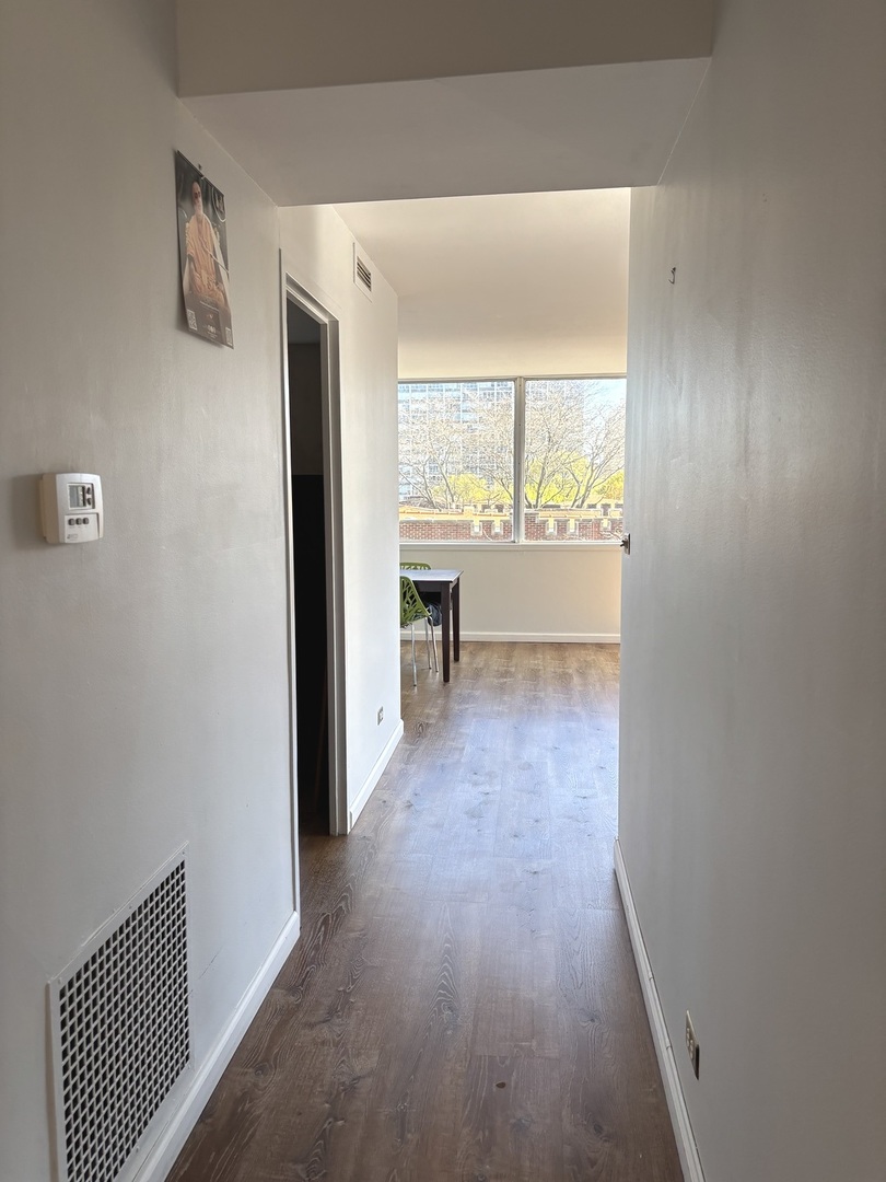 6301 North Sheridan Road, Unit 5H Chicago, IL 60660 - Photo 4 of 21 Gallery Image 4