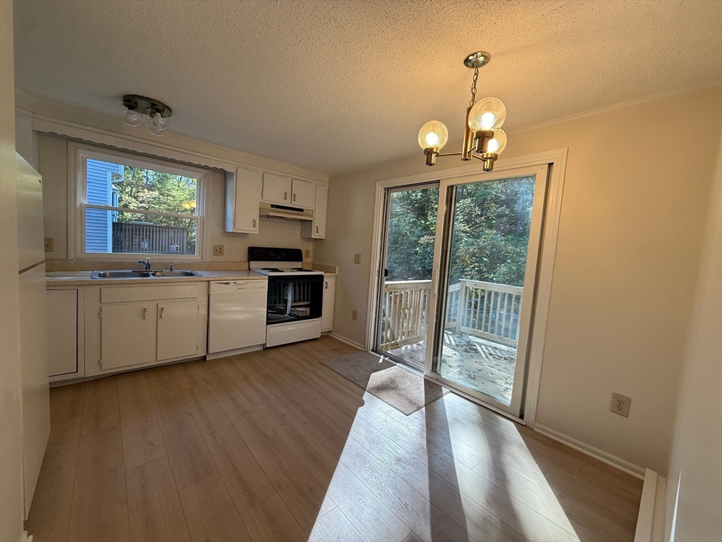 270 Sunderland Road, Unit 77 Worcester, MA 01604 - Photo 5 of 40 Gallery Image 5