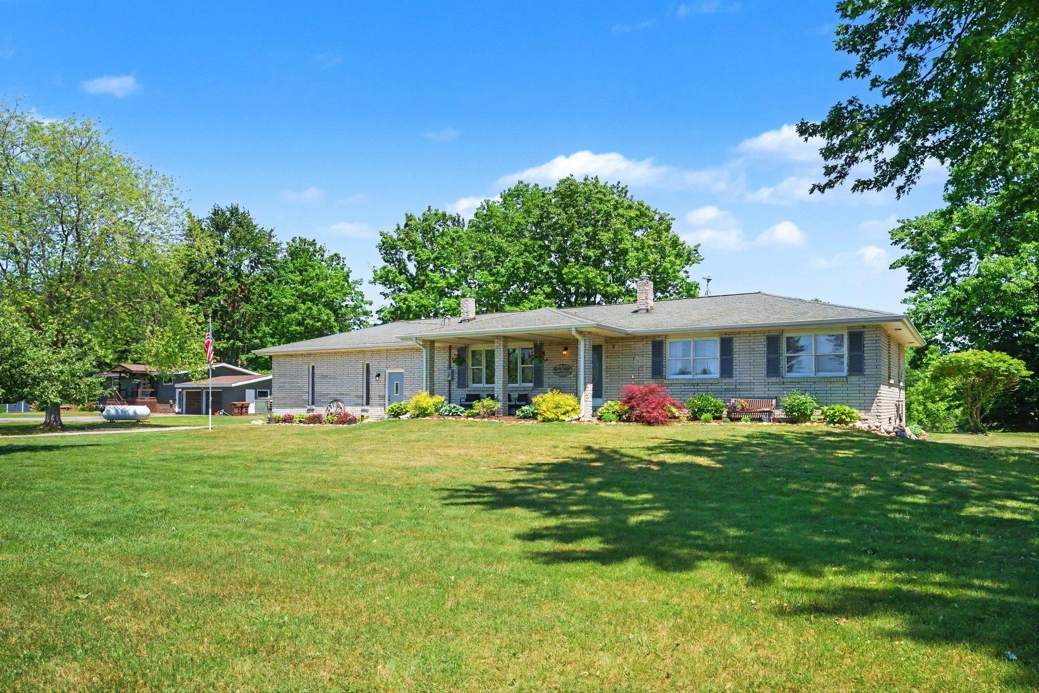 4389 West Pine River Road St. Louis, MI 48880 - Photo 2 of 59