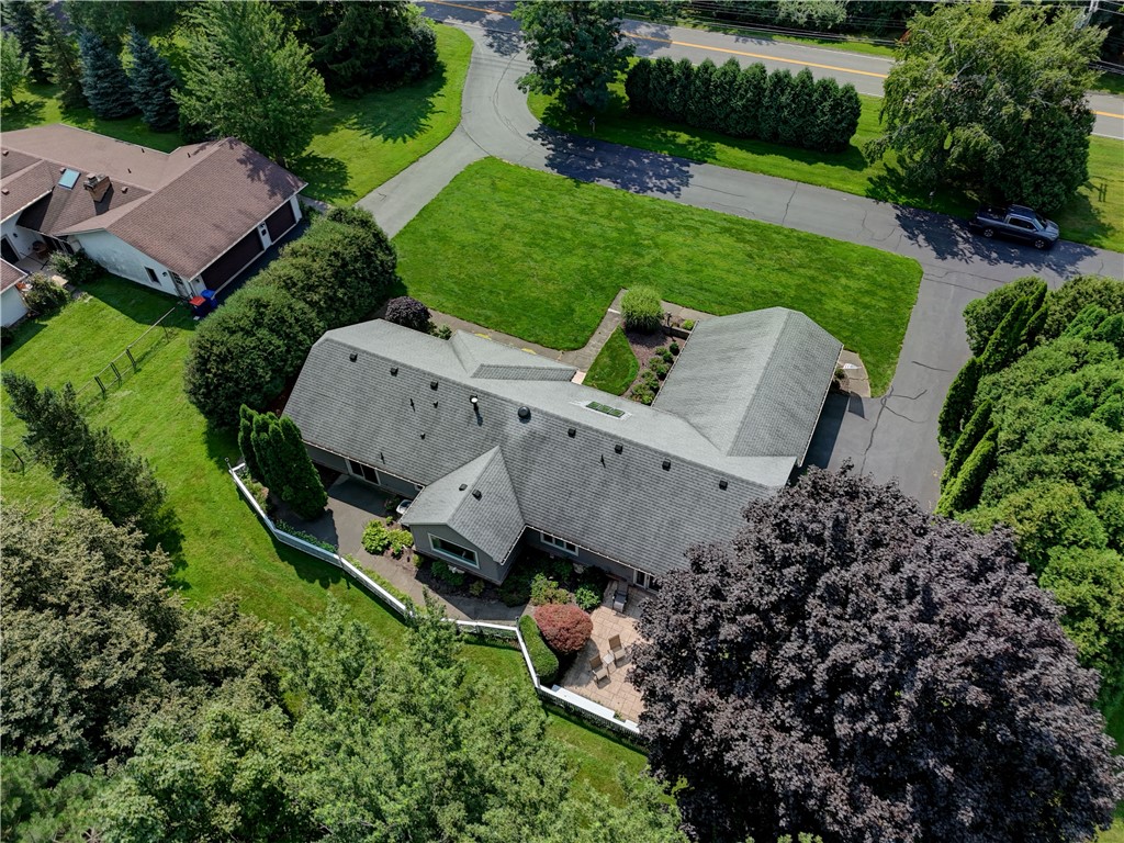 484 Stone Road Pittsford, NY 14534 - Photo 2 of 32 Gallery Image 2