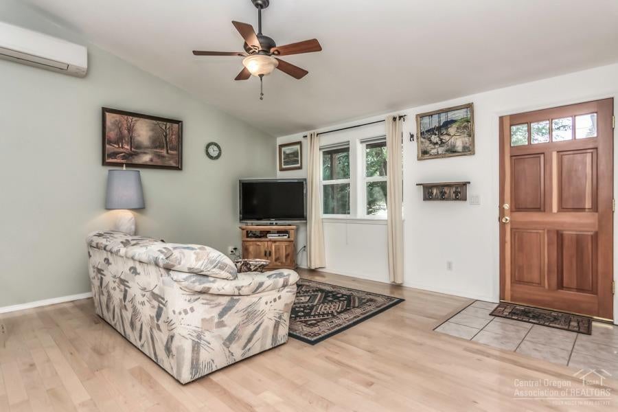 20070 Badger Road Bend, OR 97702 - Photo 3 of 25 Gallery Image 3