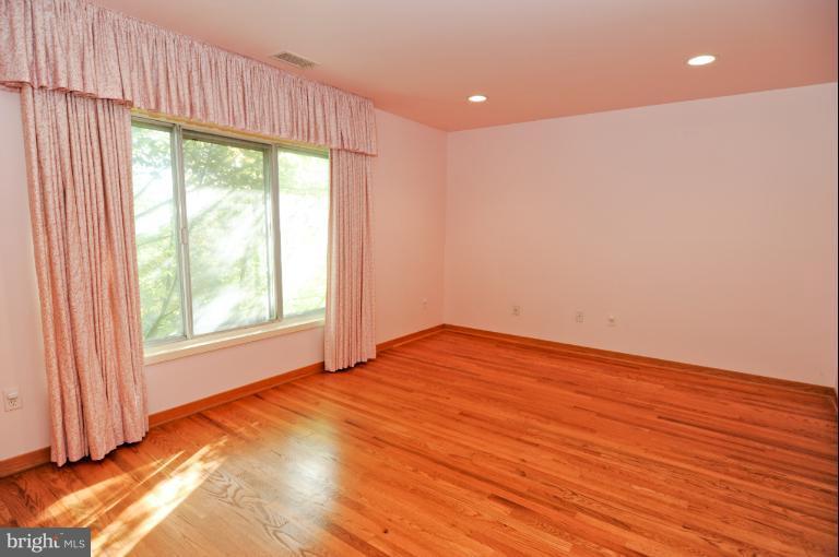 12 Roland Mews, Unit R212 Baltimore, MD 21210 - Photo 17 of 30 Bedroom