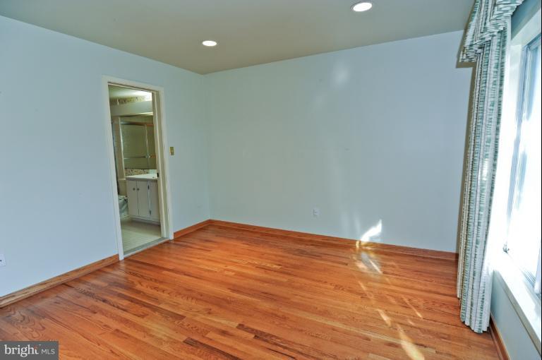 12 Roland Mews, Unit R212 Baltimore, MD 21210 - Photo 20 of 30 Bedroom