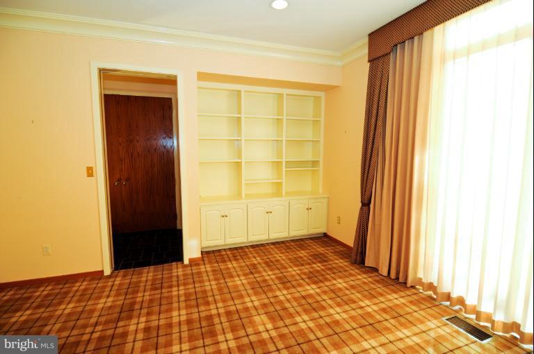 12 Roland Mews, Unit R212 Baltimore, MD 21210 - Photo 25 of 30 Den