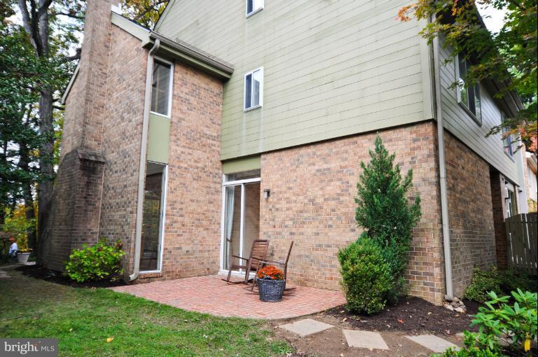 12 Roland Mews, Unit R212 Baltimore, MD 21210 - Photo 26 of 30 Exterior (Side)
