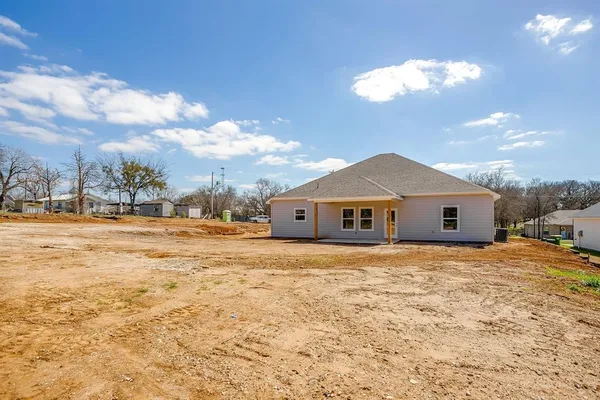 $374,900 | 130 Abbott Avenue, Covington, TX 76636