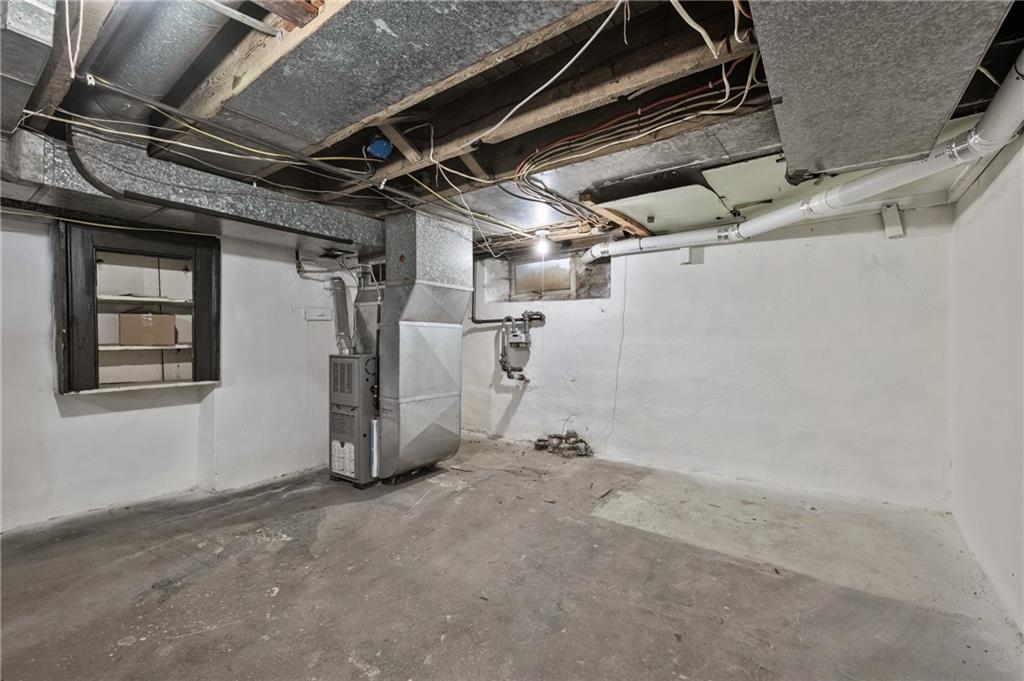 8 Edith Place Pittsburgh, PA 15213 - Photo 19 of 24 a view of a garage