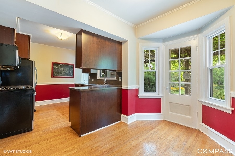 1660 Ridgelee Road Highland Park, IL 60035 - Photo 3 of 23