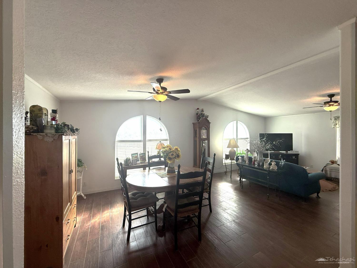 600 South Dennison Road, Unit 8 Tehachapi, CA 93561 - Photo 8 of 48 Living room-dining room open...
