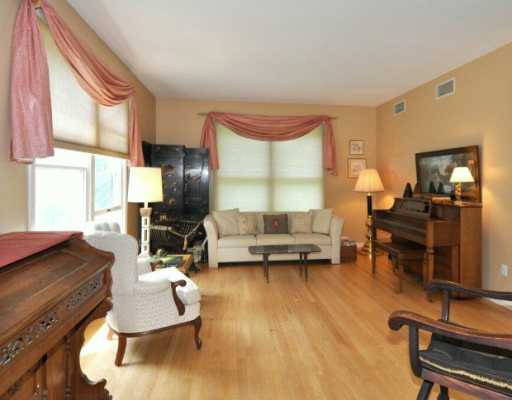 940 High Hawk Road East Greenwich, RI 02818 - Photo 3 of 12 Living Room.