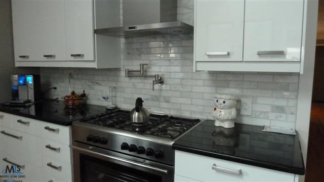 1046 Hampton Road Grosse Pointe, MI 48236 - Photo 8 of 25 31127546-7.JPG
