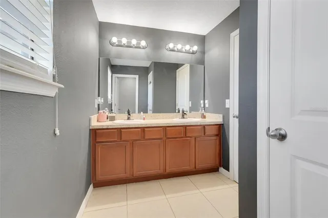 a view of a livingroom with furniture