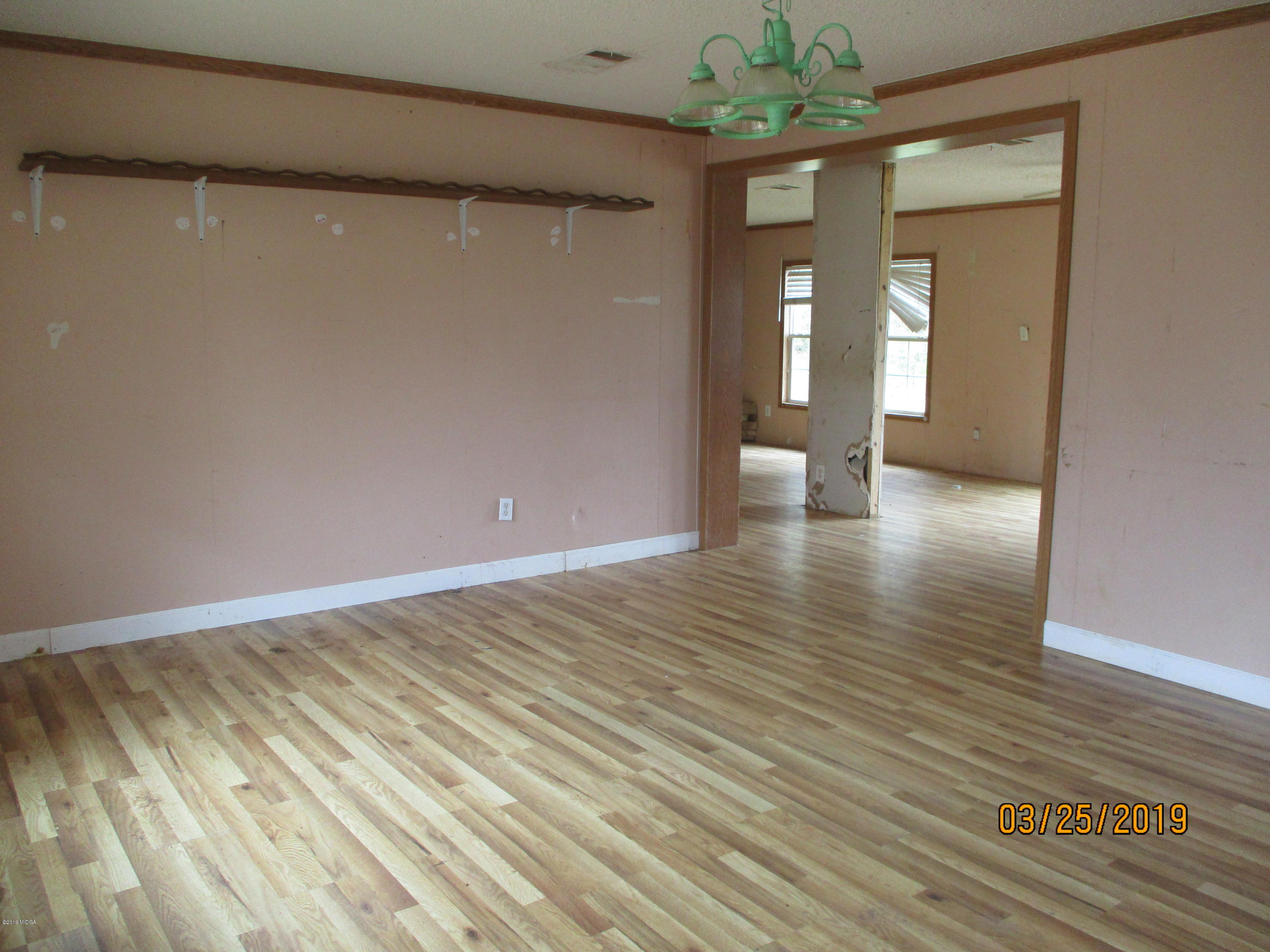 129 Cauley Road Macon, GA 31217 - Photo 2 of 15 Living Room