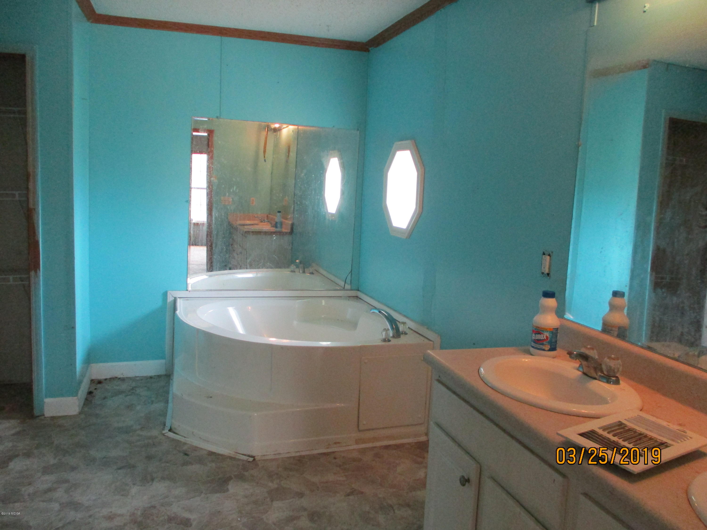129 Cauley Road Macon, GA 31217 - Photo 13 of 15 Master Bathroom