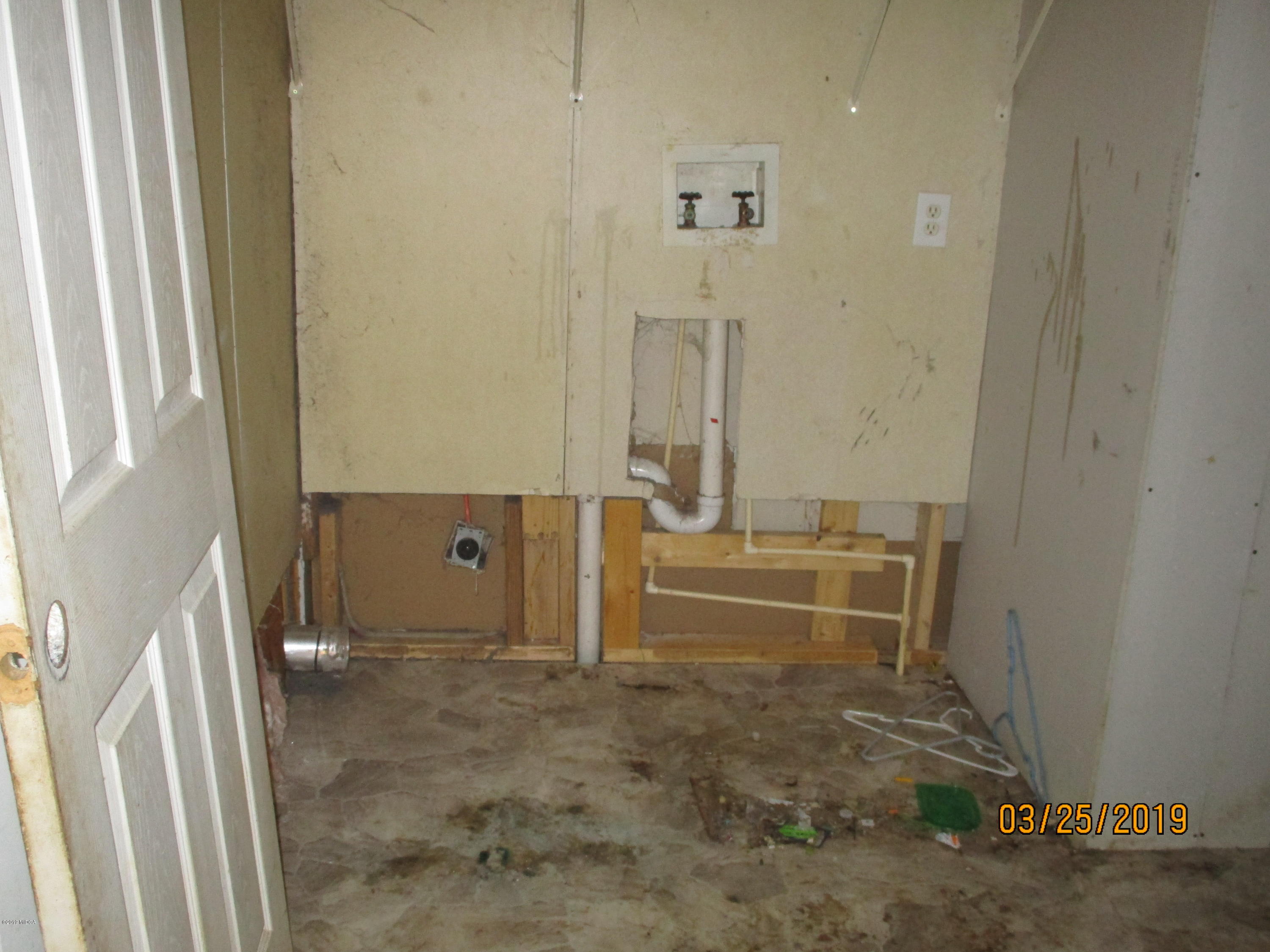 129 Cauley Road Macon, GA 31217 - Photo 5 of 15 Laundry Room