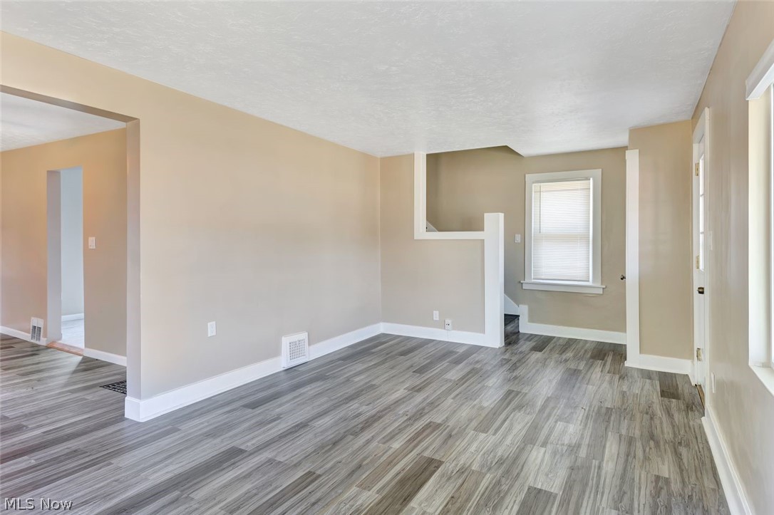 709 Darrow Road Akron, OH 44305 - Photo 4 of 18