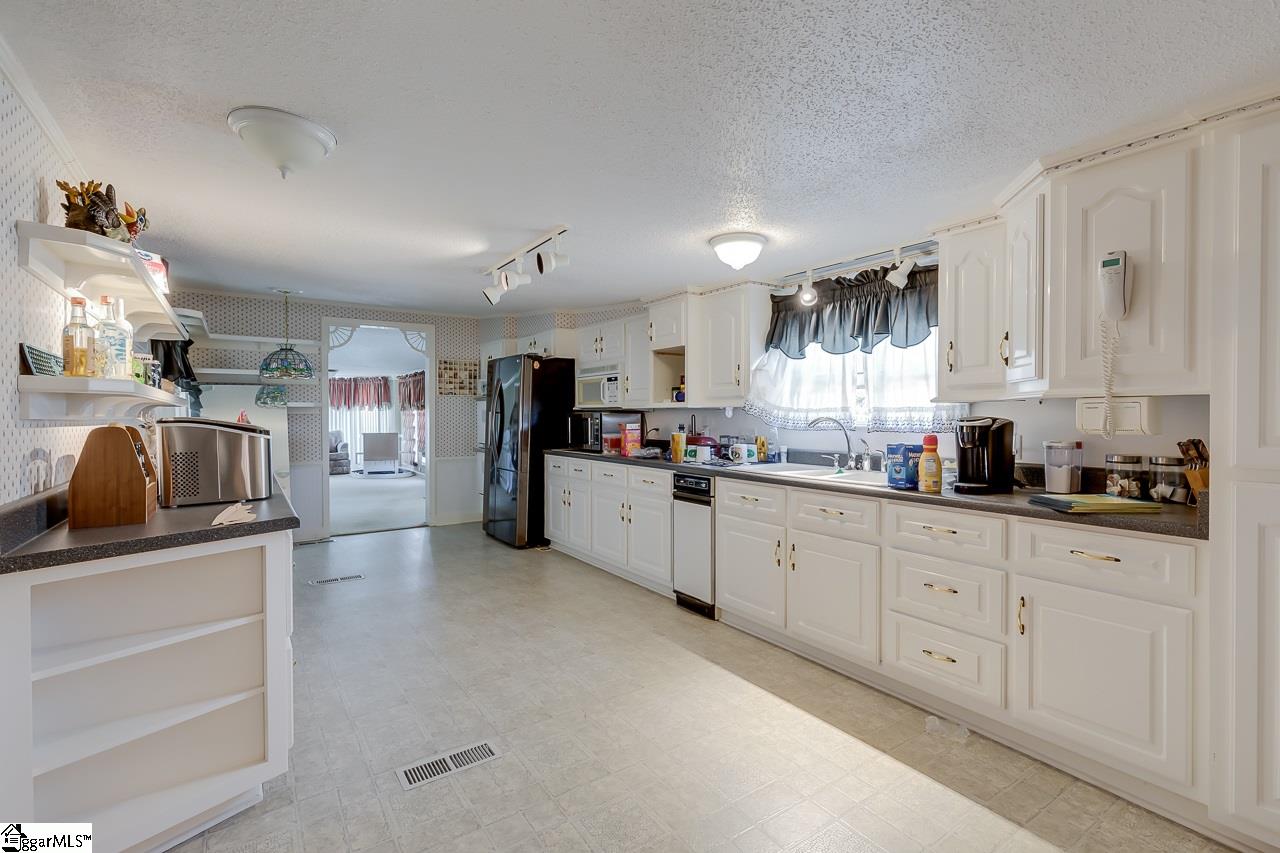 107 State Rd S-42-7141 Greer, SC 29651 - Photo 12 of 36 Gallery Image 12