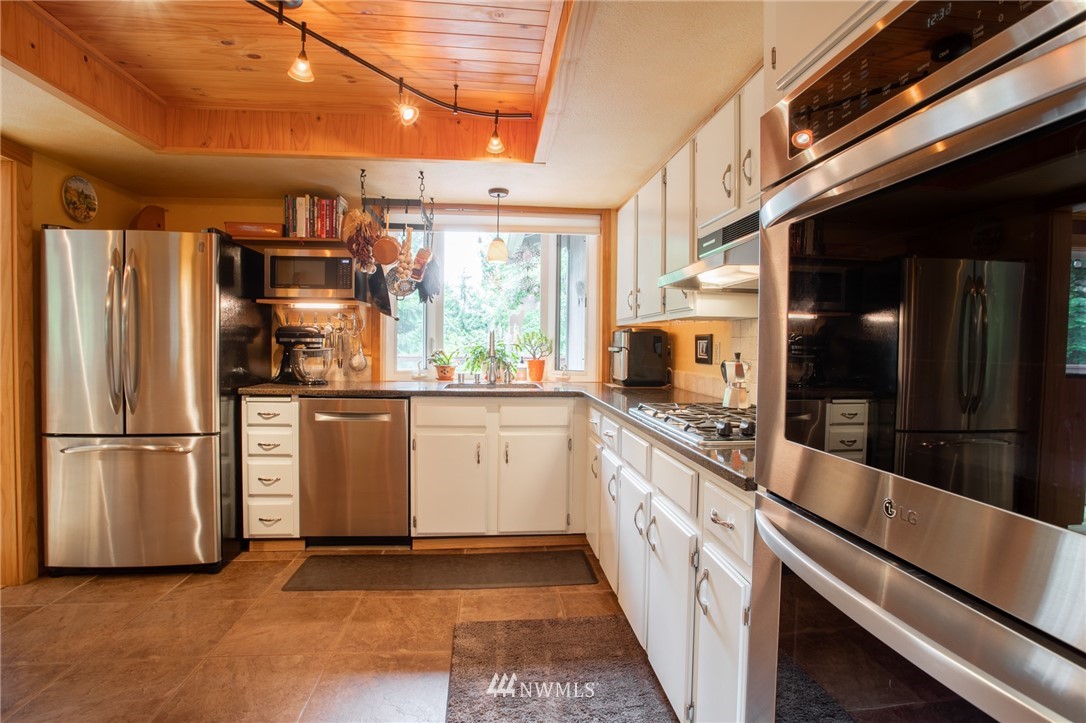 2402 190th Street Southeast Bothell, WA 98012 - Photo 4 of 38 Gallery Image 4