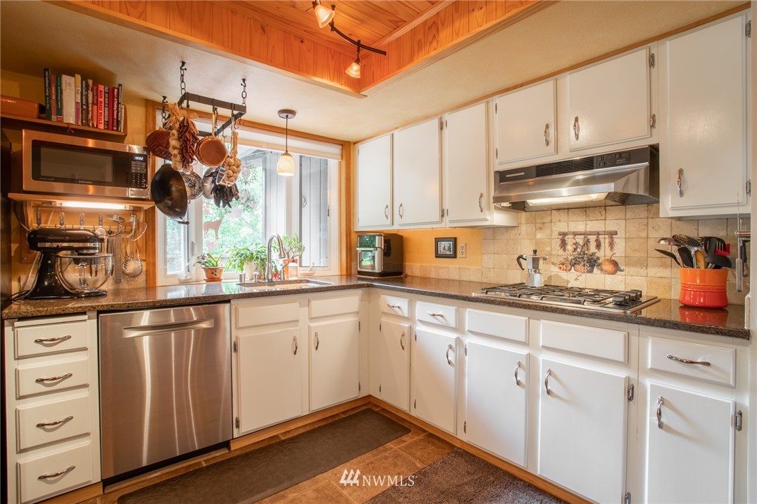 2402 190th Street Southeast Bothell, WA 98012 - Photo 5 of 38 Gallery Image 5
