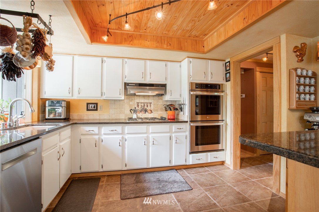 2402 190th Street Southeast Bothell, WA 98012 - Photo 6 of 38 Gallery Image 6