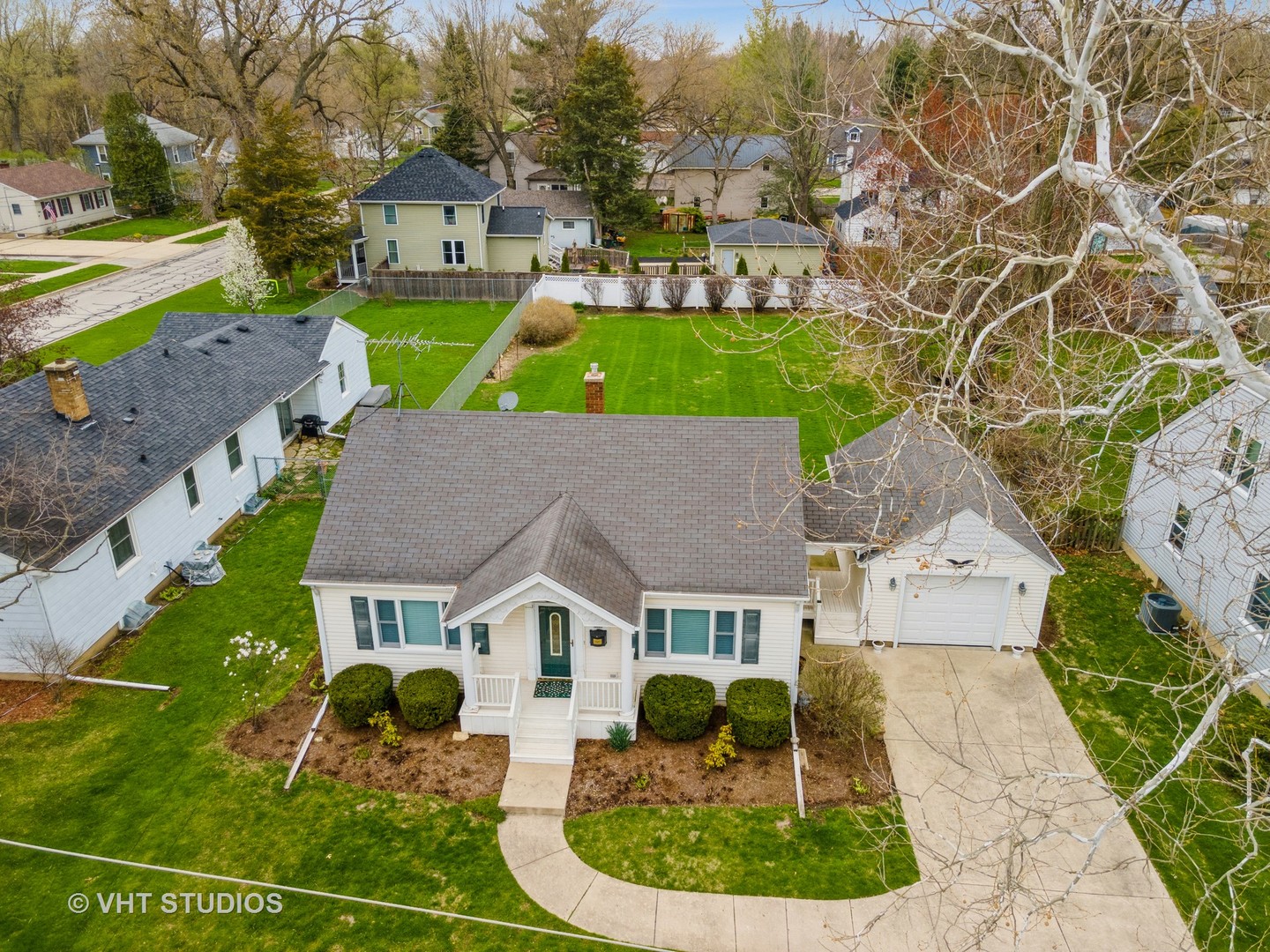 309 East Locust Street Batavia, IL 60510 - Photo 13 of 14 an aerial view of a house with a yard