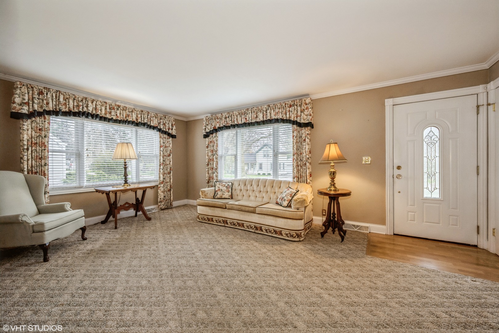 309 East Locust Street Batavia, IL 60510 - Photo 2 of 14 a living room with furniture and a large window