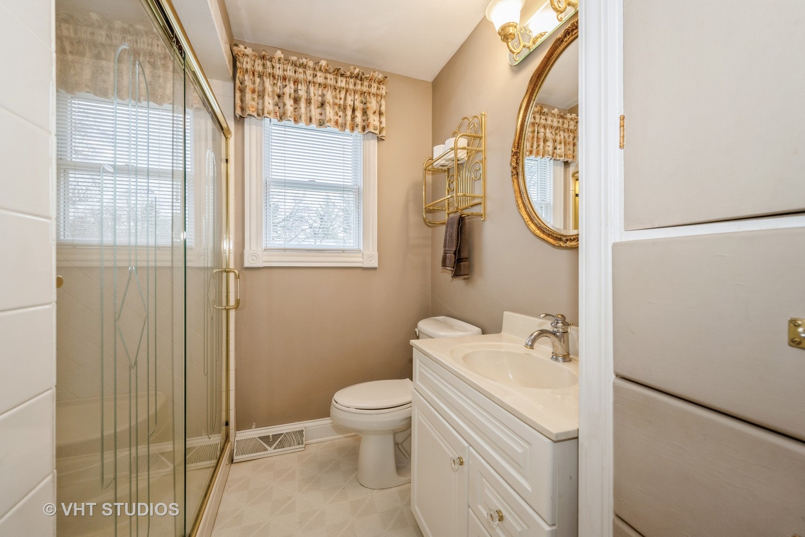 309 East Locust Street Batavia, IL 60510 - Photo 8 of 14 a bathroom with a toilet sink and mirror