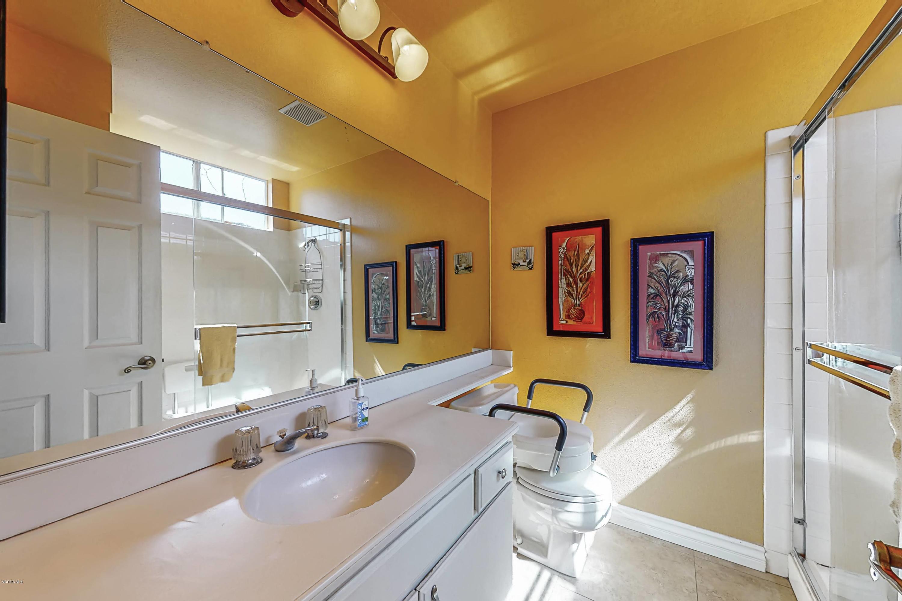 11577 Chestnut Ridge Street Moorpark, CA 93021 - Photo 28 of 58 a bathroom with a bathtub and a sink
