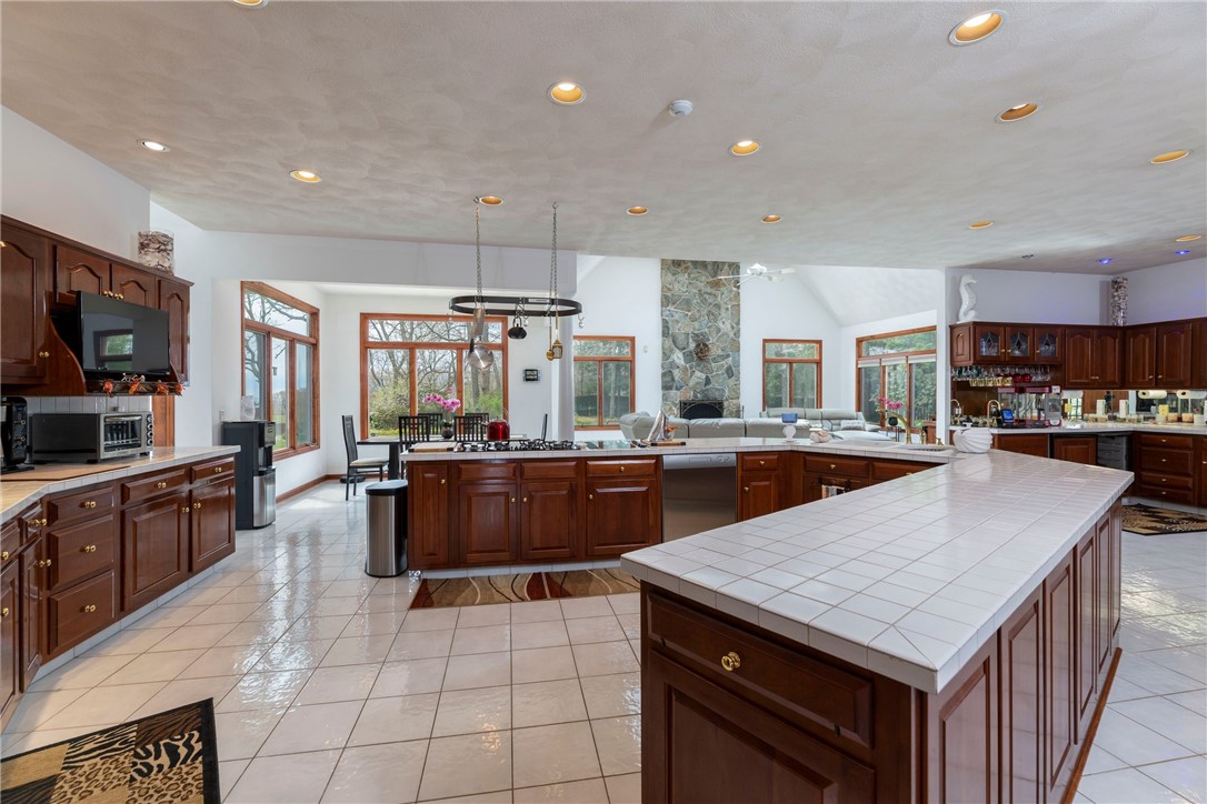 11 Wicklow Road Westerly, RI 02891 - Photo 14 of 50